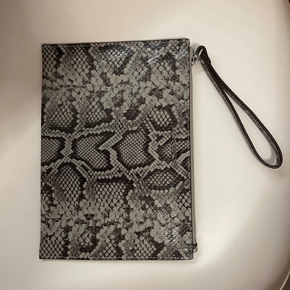 Micheal Kors Wrist Bag